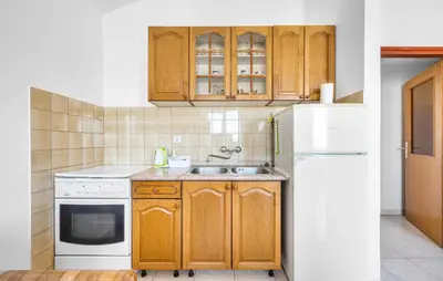 Kuhinja ili čajna kuhinja u objektu Stunning Apartment In Sibenik With Wifi