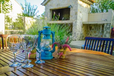 Pića u objektu House with garden and Barbecue grill in Murter