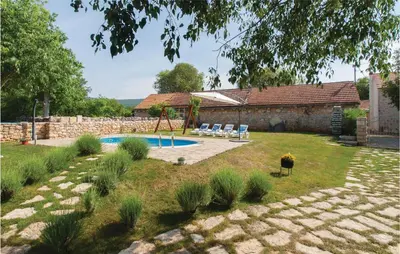 Vrt u objektu Holiday Home Lozovac With Outdoor Swimming Pool 441