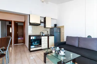 Kuhinja ili čajna kuhinja u objektu Apartments Brodarica Beach