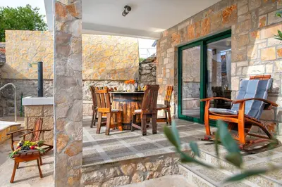 Popločani dio dvorišta ili vanjski dio objekta Villa Romantic Oasis