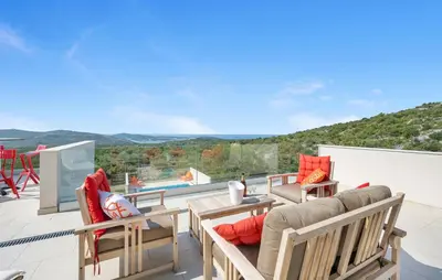 Pogled na planine ili pogled na planine iz vikendica