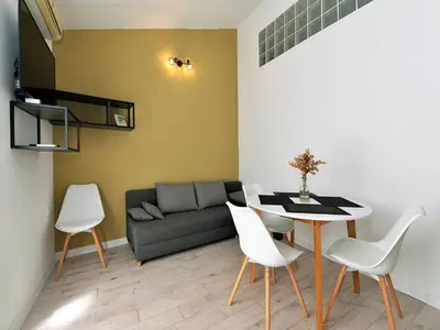 TV i/ili zabavni centar u objektu Apartments Helena - Superior One bedroom apartment with Balcony and Sea View - A2