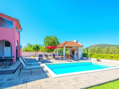 Bazen u objektu Holiday Home Marinela - Four Bedroom Holiday Home with Swimming Pool ili u blizini