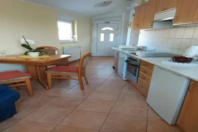 Kuhinja ili čajna kuhinja u objektu Apartment Luka - One Bedroom Apartment with Balcony and Sea View