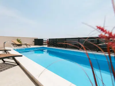 Bazen u objektu Villa La Ze - Three Bedroom Villa with Swimming Pool ili u blizini