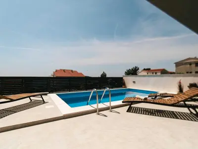Bazen u objektu Villa La Ze - Three Bedroom Villa with Swimming Pool ili u blizini