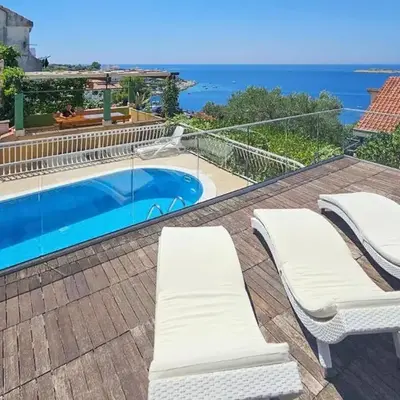 Lovely Home In Razanj