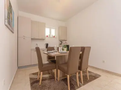 Kuhinja ili čajna kuhinja u objektu Apartment with swimming pool and 2 rooms