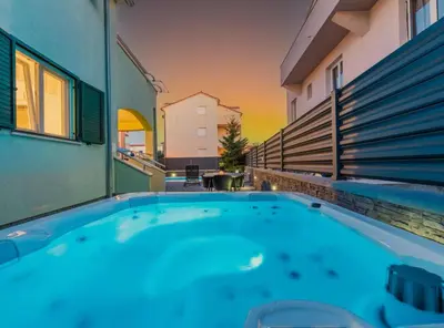 Bazen u objektu Villa S ili u blizini
