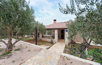 Vrt u objektu Lovely Home In Prosika With Wifi