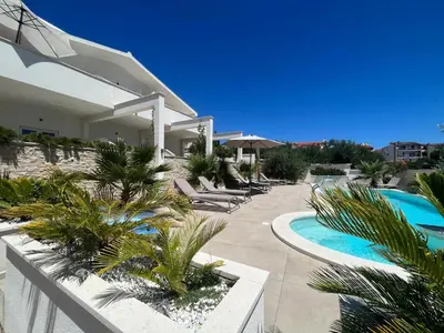 Bazen u objektu Apartments and Rooms Mateša ili u blizini