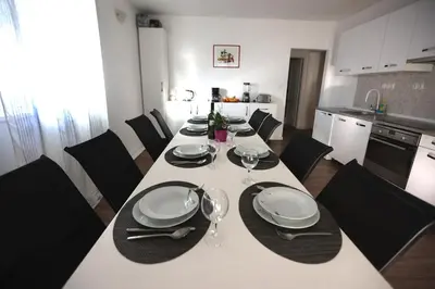 Kuhinja ili čajna kuhinja u objektu SPA Villa ALEMI, Private Pool, Sauna & Free Parking