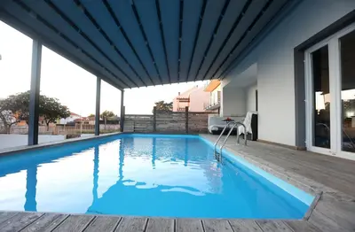 Bazen u objektu SPA Villa ALEMI, Private Pool, Sauna & Free Parking ili u blizini