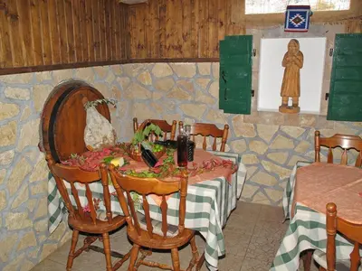 Restoran ili neka druga zalogajnica u objektu Agrotourism Galic Krka