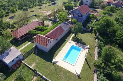 Bazen u objektu Agrotourism Galic Krka ili u blizini