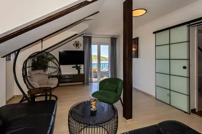 TV i/ili zabavni centar u objektu Renovated Apartments Skorin