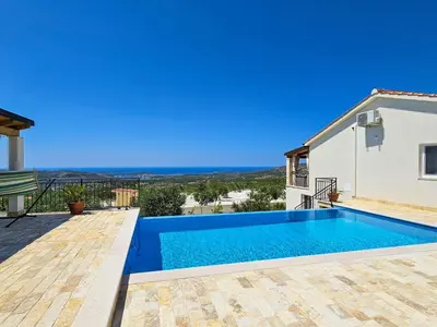 Bazen u objektu Holiday Home Lynn by Interhome ili u blizini