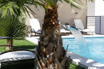 Bazen u objektu Luxury villa with a swimming pool Primosten - 23550 ili u blizini