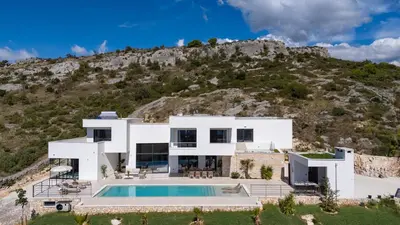 Pogled na planine ili pogled na planine iz vila