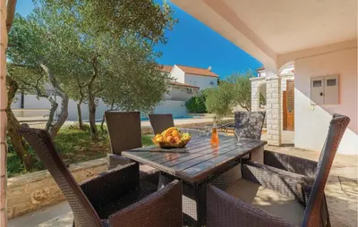 Tlocrt objekta Two-Bedroom Holiday Home Jezera With A Fireplace 05