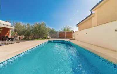 Bazen u objektu Two-Bedroom Holiday Home Jezera With A Fireplace 05 ili u blizini