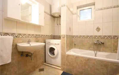 Kupaonica u objektu Two-Bedroom Holiday Home Jezera With A Fireplace 05