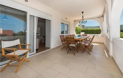 Balkon ili terasa u objektu Five-Bedroom Holiday Home Primosten With Sea View 06