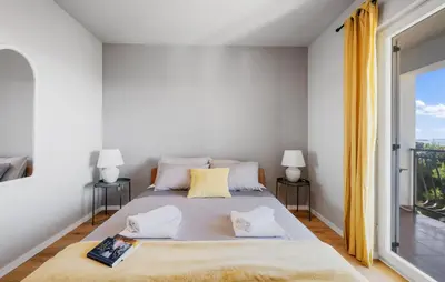 Krevet ili kreveti u jedinici u objektu Five-Bedroom Holiday Home Primosten With Sea View 06