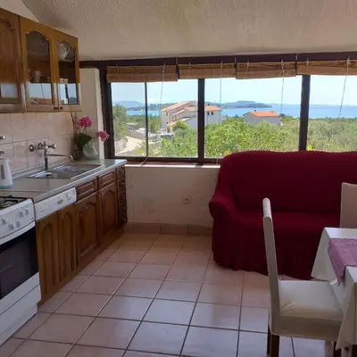 Kuhinja ili čajna kuhinja u objektu Apartments Antonela with seavies