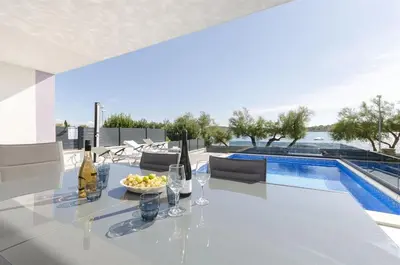 Bazen u objektu Apartments Adriatic with pool ili u blizini