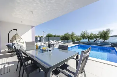 Bazen u objektu Apartments Adriatic with pool ili u blizini