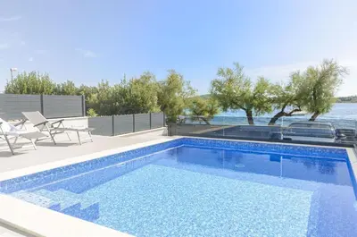 Bazen u objektu Apartments Adriatic with pool ili u blizini