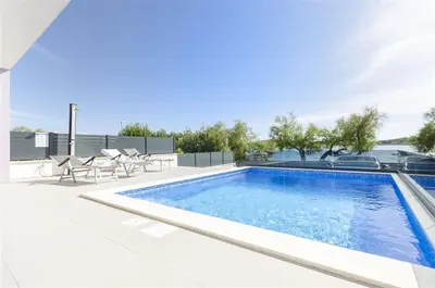 Bazen u objektu Apartments Adriatic with pool ili u blizini