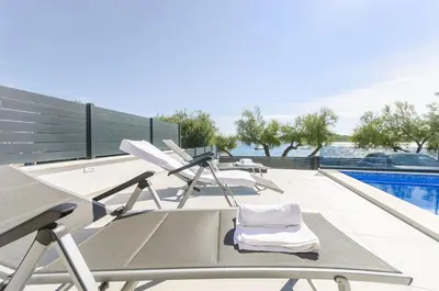 Bazen u objektu Apartments Adriatic with pool ili u blizini