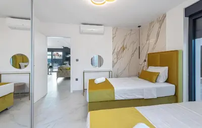 Krevet ili kreveti u jedinici u objektu 6 Bedroom Stunning Home In Podglavica