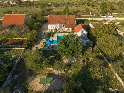 Bazen u objektu Villa Mirkov San ili u blizini