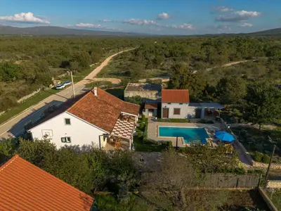 Bazen u objektu Villa Mirkov San ili u blizini