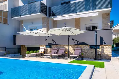 Bazen u objektu Apartments Sunny Sky - Pool & Parking - Vodice ili u blizini