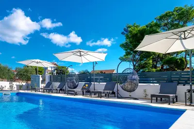 Bazen u objektu Apartments Sunny Sky - Pool & Parking - Vodice ili u blizini