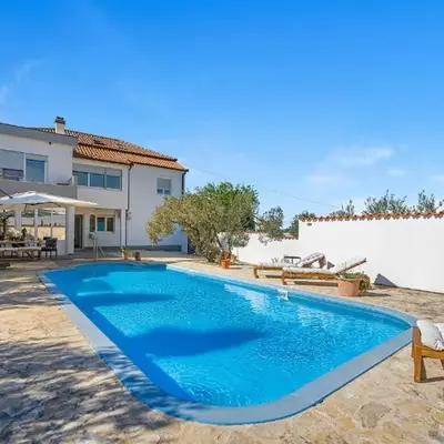 Gorgeous Apartment In Jezera