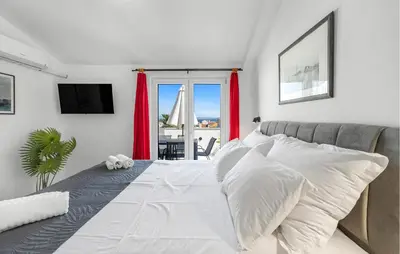 Krevet ili kreveti u jedinici u objektu 2 Bedroom Luxurious Apartment In Vodice