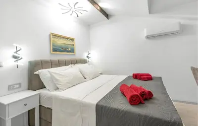 Krevet ili kreveti u jedinici u objektu 2 Bedroom Luxurious Apartment In Vodice
