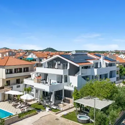 2 Bedroom Luxurious Apartment In Vodice
