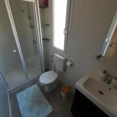 Kupaonica u objektu Mobile Homes Albatross