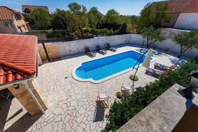 Bazen u objektu MY DALMATIA - Holiday home Briscola with private pool and amazing outside kitchen ili u blizini