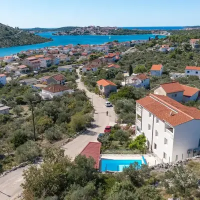 Family-friendly apartments with swimming pool Stupin Celine