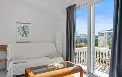 Balkon ili terasa u objektu Amazing Apartment In Rogoznica With Lake View