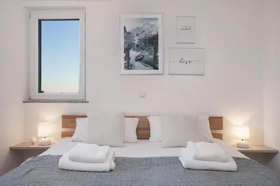 Krevet ili kreveti u jedinici u objektu Villa Mia - Moderne Oase mit Meerblick und Pool