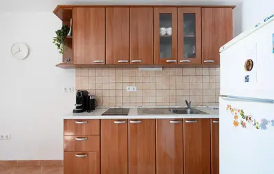 Kuhinja ili čajna kuhinja u objektu 2 Bedroom Gorgeous Apartment In Rogoznica